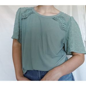 Flower and Feather Lace Trim Blouse in Seafoam Green